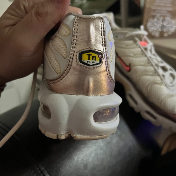 Womens nike sneakers - Picture 2 of 3